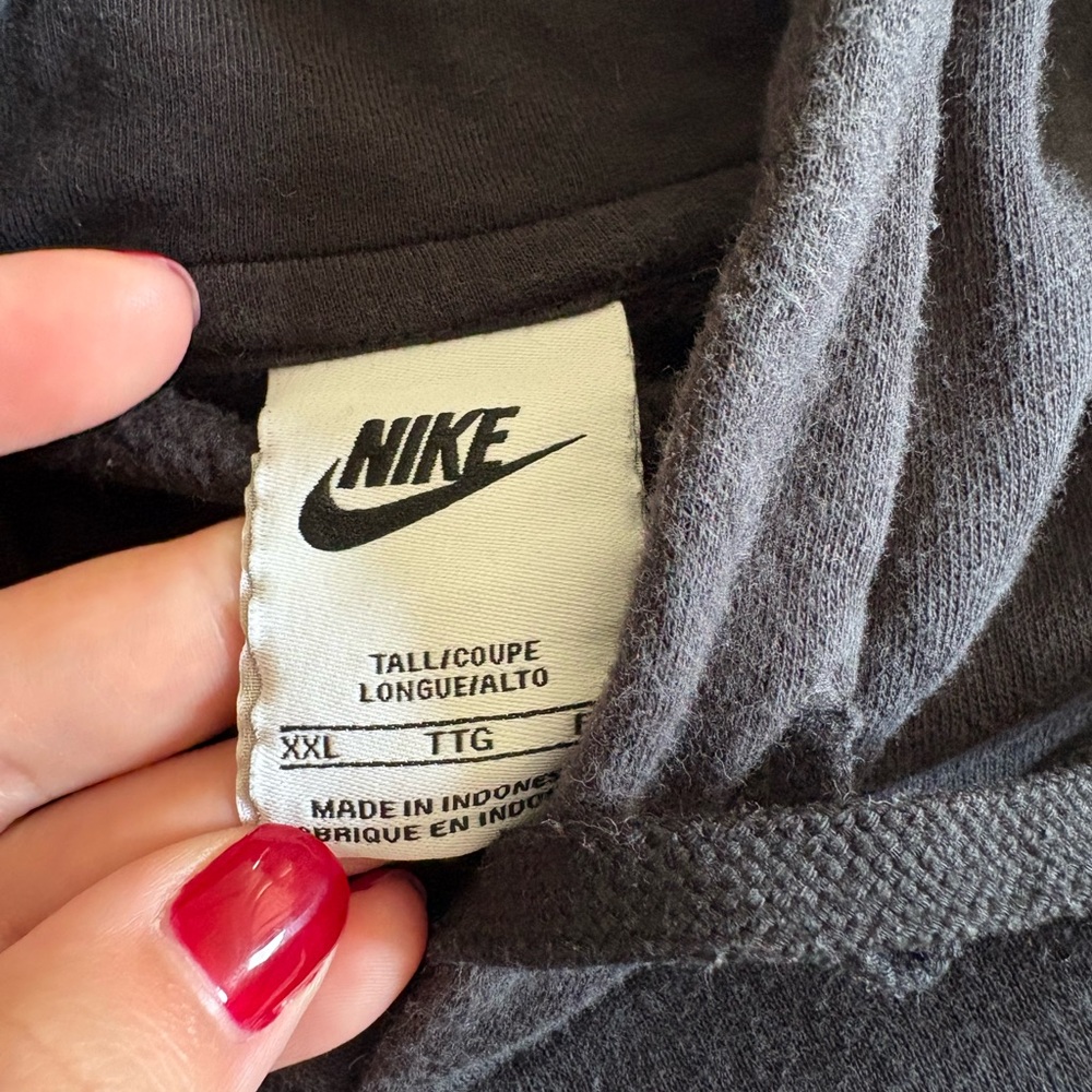 Nike Black and White Men's Hoodie - Picture 2 of 3